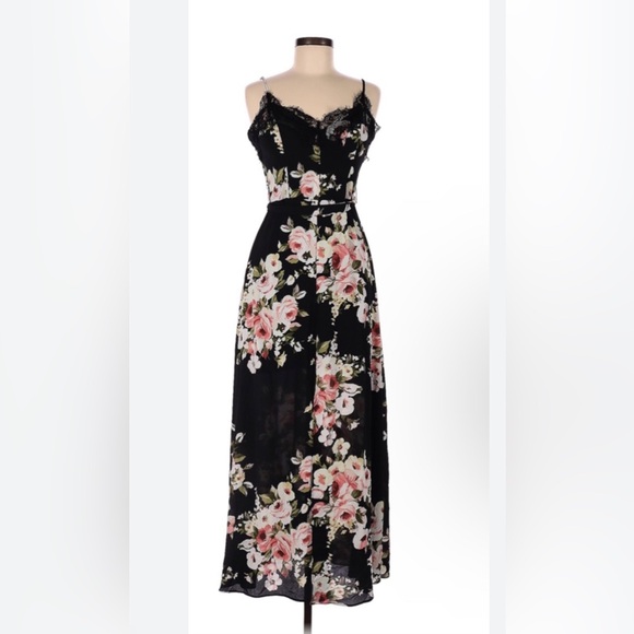 110. Bisou Bisou Floral Lace Maxi with Slit, Size 6. - Picture 1 of 4